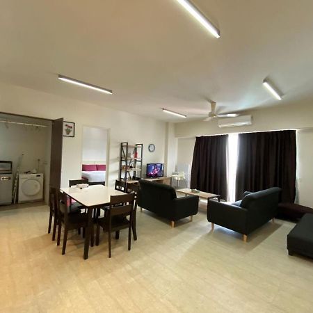By The Sea Beachfront Penang باتو فيرينغي المظهر الخارجي الصورة